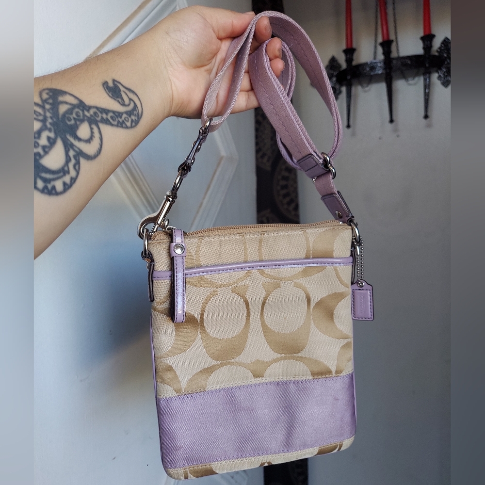 Coach Y2K 2010s Signature Canvas Patent Leather Crossbody Messenger🌿💜
